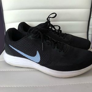 Nike Revolution 3 Sneakers